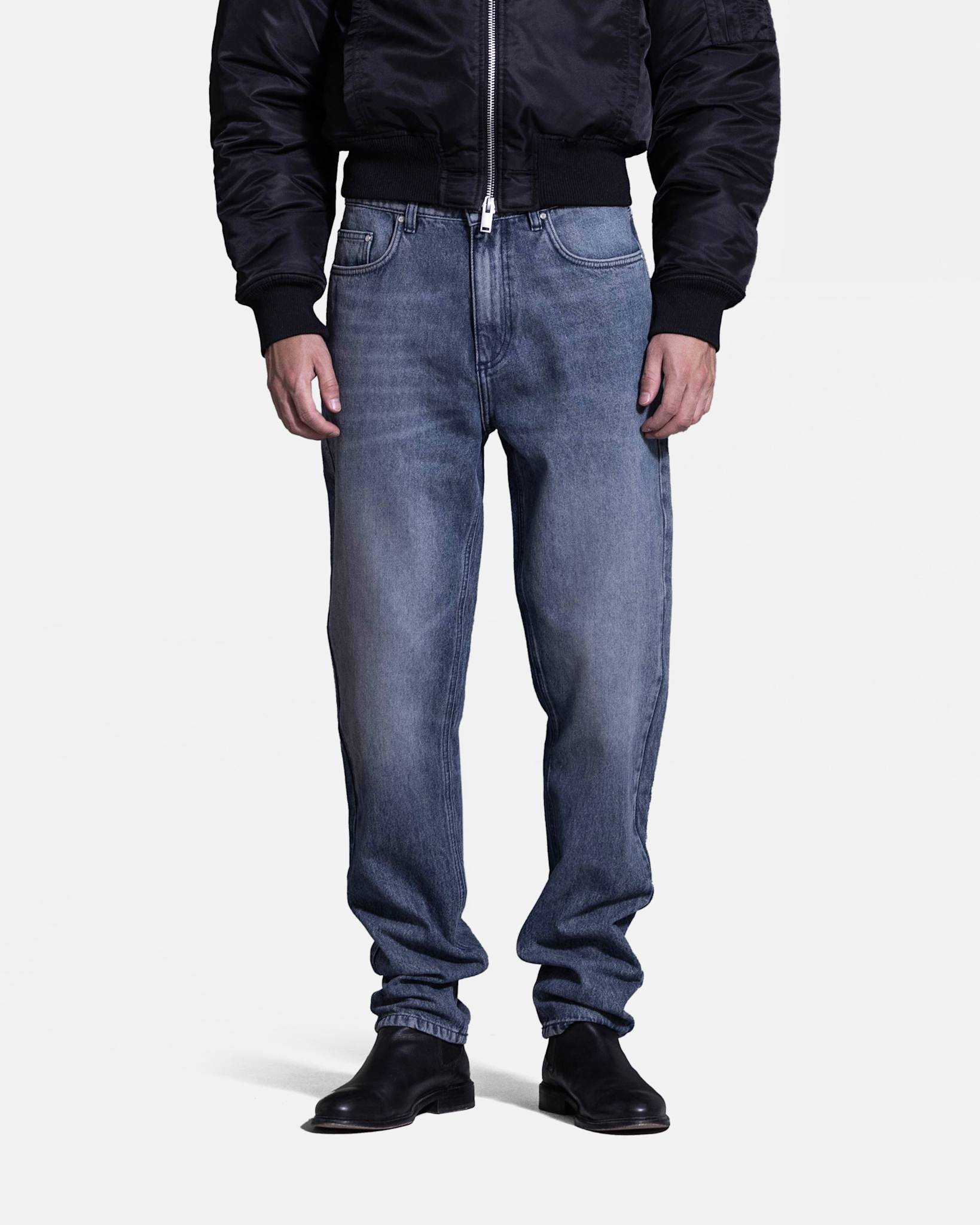 【関税込み】Han Kjobenhavn ブルー ディストレスジーンズ Tapered Denim Jeans - Dirty Blue – Han Kjøbenhavn