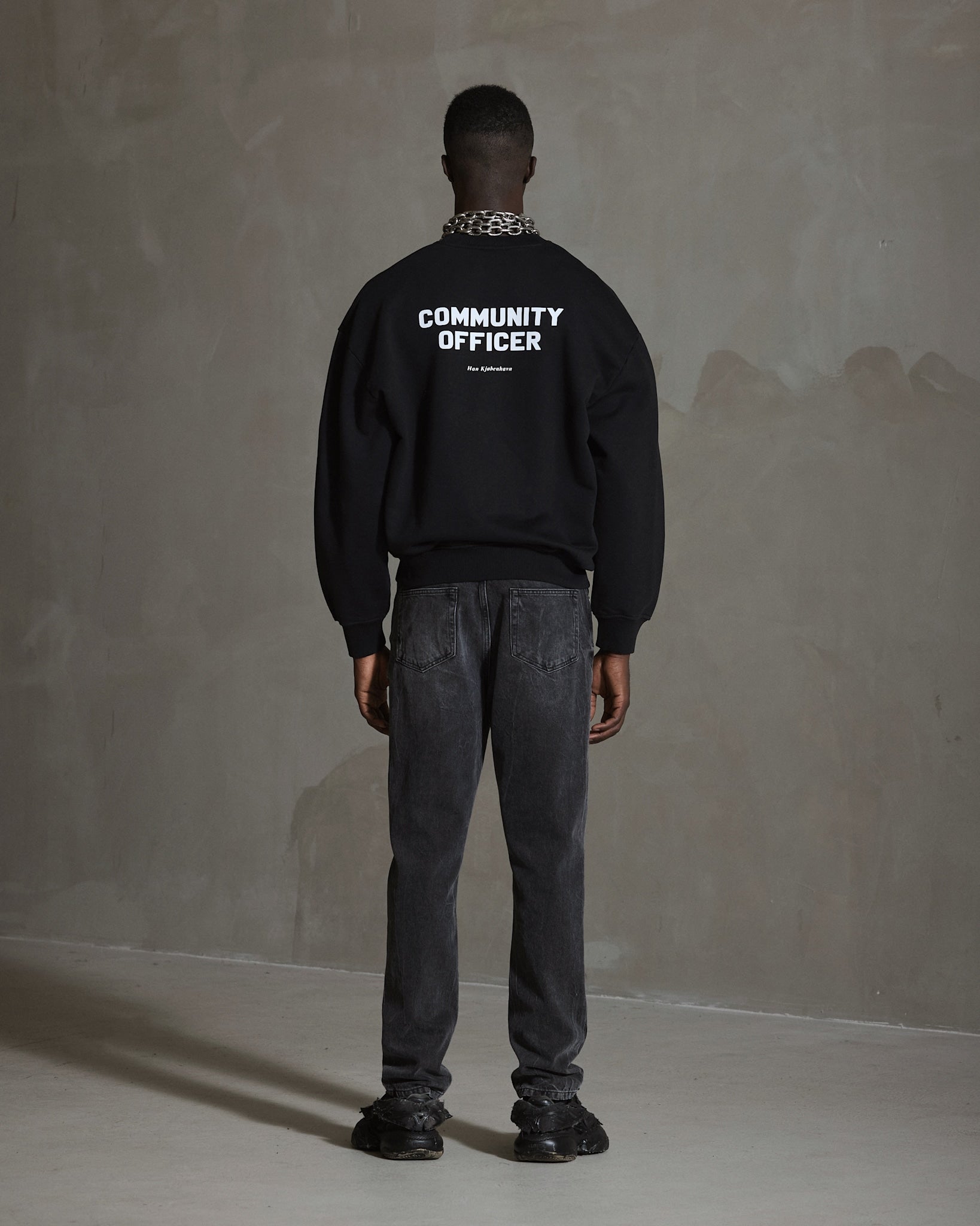 【関税込み】Han Kjobenhavn ブラック Artwork スウェットシャツ Officer Printed Crewneck - Anthracite Black – Han Kjøbenhavn